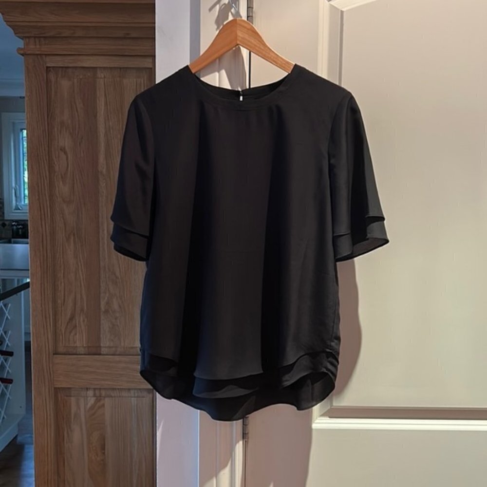 Club Monaco pull over dressy t shirt small euc